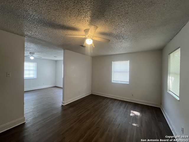 Image 9 of 27 For 401 Riverdale Dr