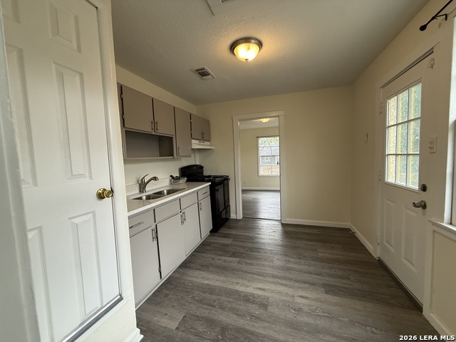 Image 4 of 19 For 3103 Neptune St