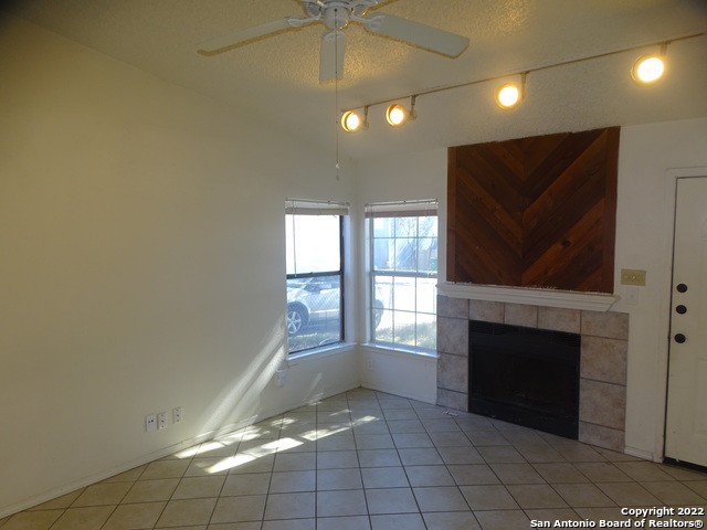 Image 4 of 25 For 9819 Valley Villa