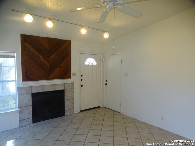 Image 5 of 25 For 9819 Valley Villa