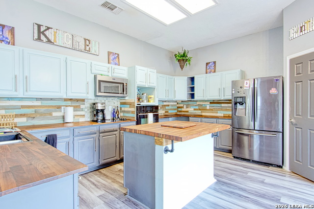 Image 16 of 39 For 14014 Shire Oak St