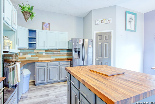 Image 18 of 39 For 14014 Shire Oak St