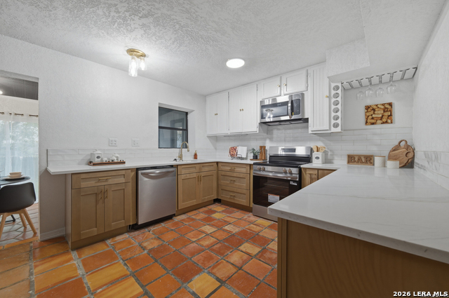 Image 10 of 35 For 7914 Windlake St