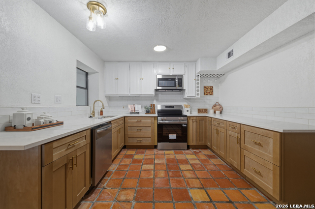 Image 11 of 35 For 7914 Windlake St