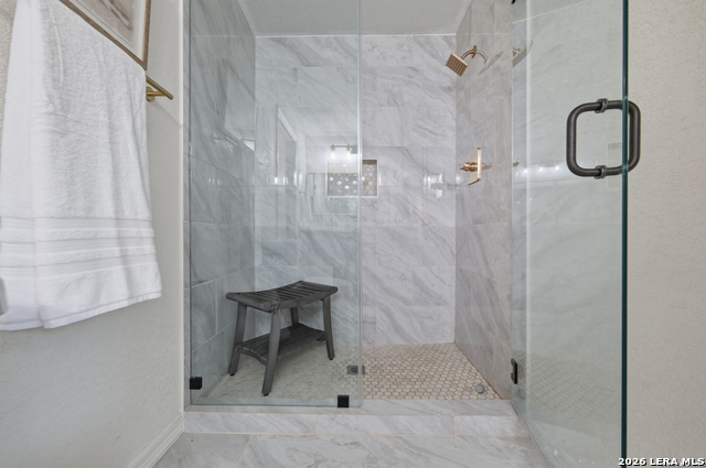 Image 18 of 35 For 7914 Windlake St