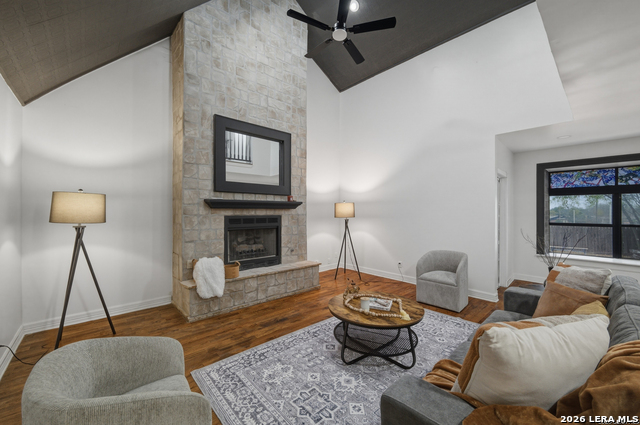 Image 4 of 35 For 7914 Windlake St