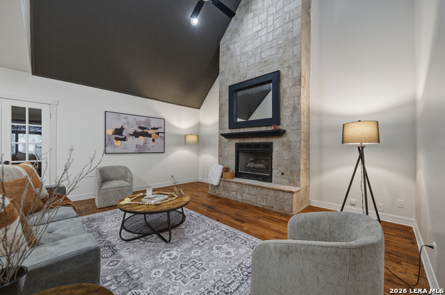 Image 5 of 35 For 7914 Windlake St