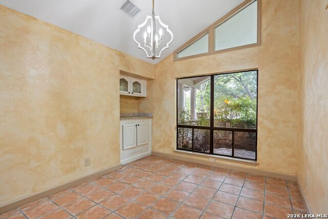 Listing photo id 10 for 207 Spring Mill Dr