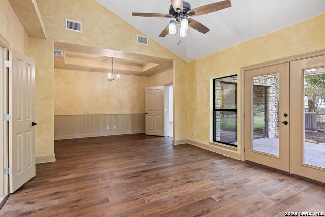 Listing photo id 13 for 207 Spring Mill Dr