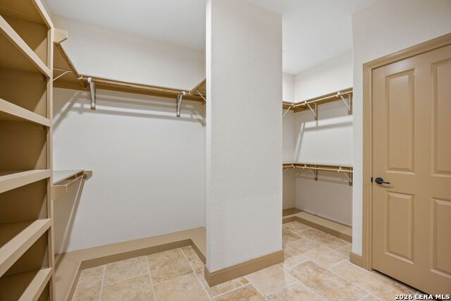 Listing photo id 14 for 207 Spring Mill Dr