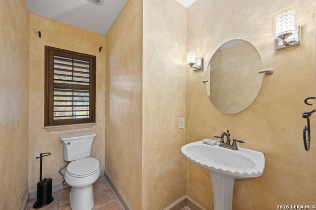 Listing photo id 18 for 207 Spring Mill Dr