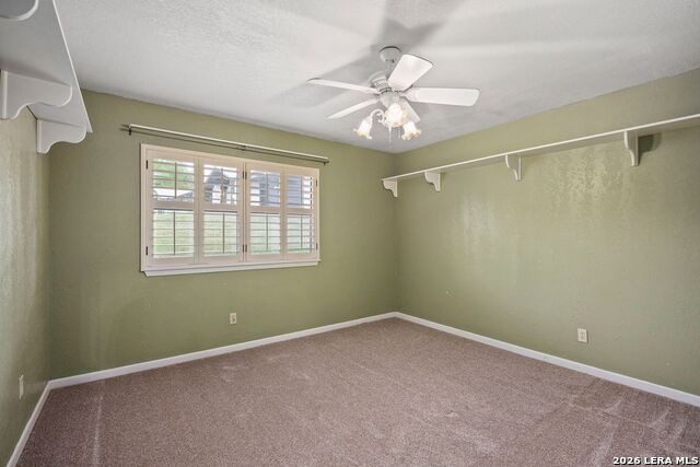 Listing photo id 25 for 207 Spring Mill Dr