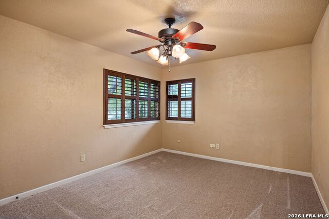 Listing photo id 26 for 207 Spring Mill Dr