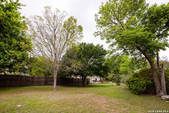 Listing photo id 32 for 207 Spring Mill Dr
