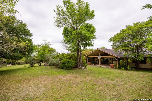 Listing photo id 33 for 207 Spring Mill Dr