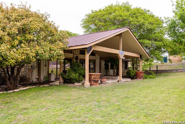 Listing photo id 37 for 207 Spring Mill Dr