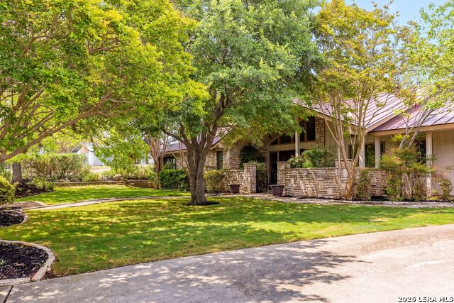 Listing photo id 43 for 207 Spring Mill Dr