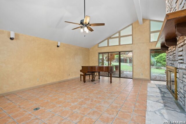 Listing photo id 4 for 207 Spring Mill Dr