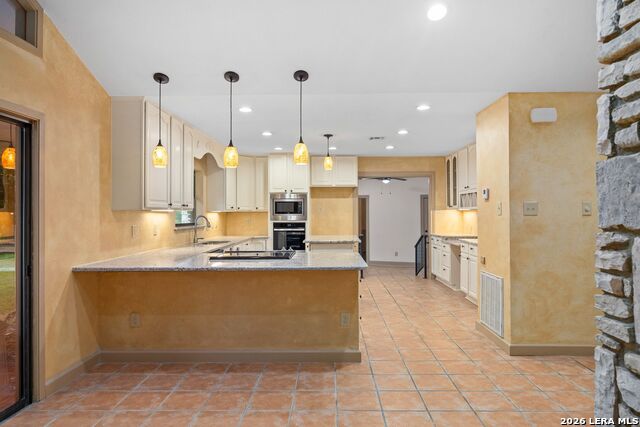 Listing photo id 6 for 207 Spring Mill Dr