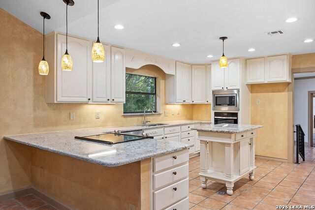 Listing photo id 7 for 207 Spring Mill Dr