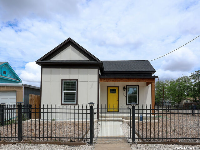 Image 2 of 42 For 1113 Burleson