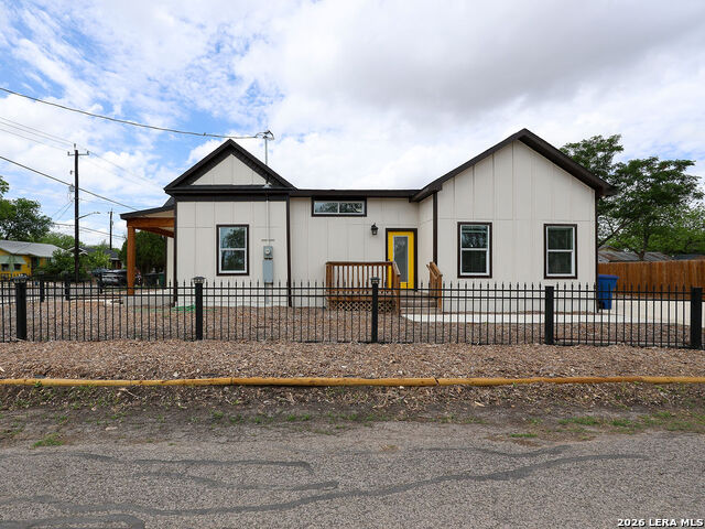 Image 5 of 42 For 1113 Burleson