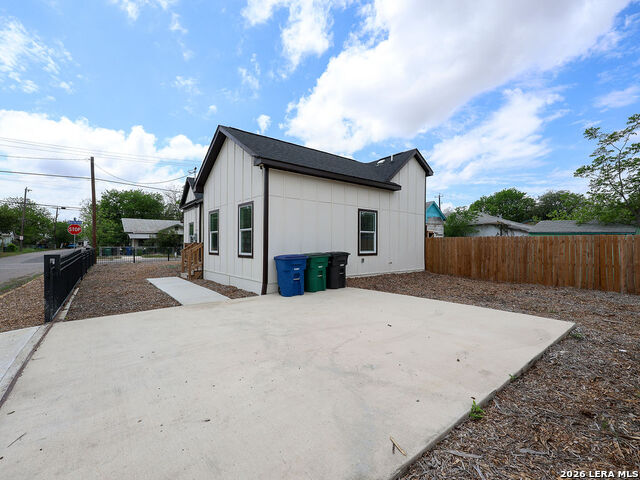 Image 9 of 42 For 1113 Burleson