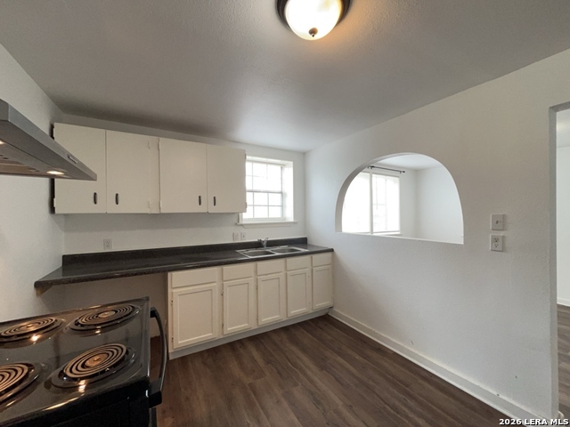 Image 11 of 39 For 1142 Villaret Blvd W