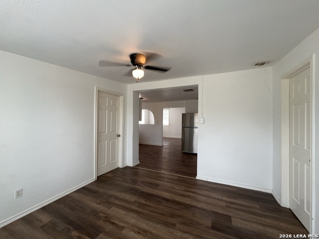 Image 15 of 39 For 1142 Villaret Blvd W