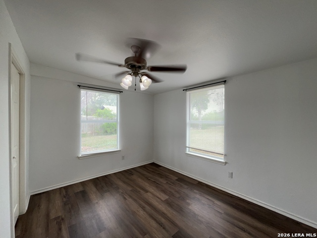 Image 16 of 39 For 1142 Villaret Blvd W