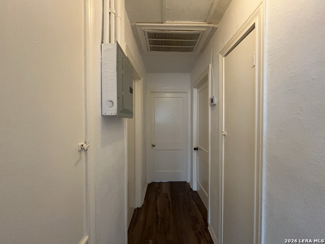 Image 19 of 39 For 1142 Villaret Blvd W