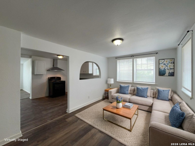 Image 2 of 39 For 1142 Villaret Blvd W