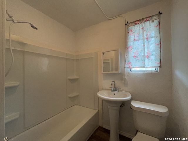 Image 22 of 39 For 1142 Villaret Blvd W