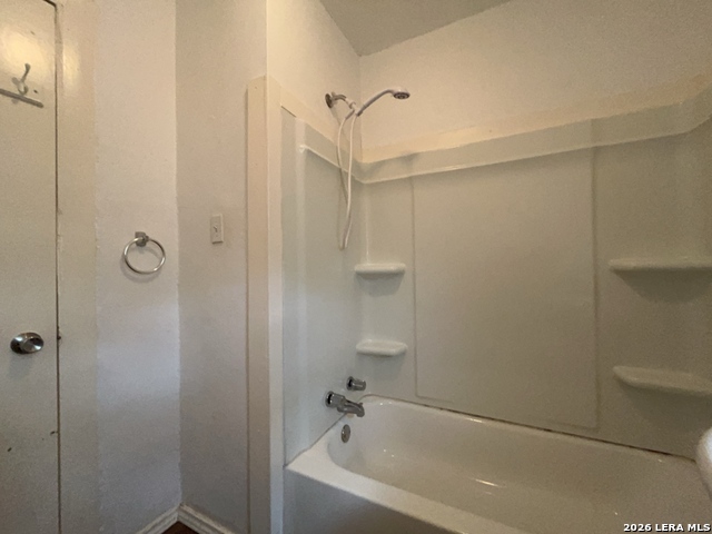 Image 23 of 39 For 1142 Villaret Blvd W