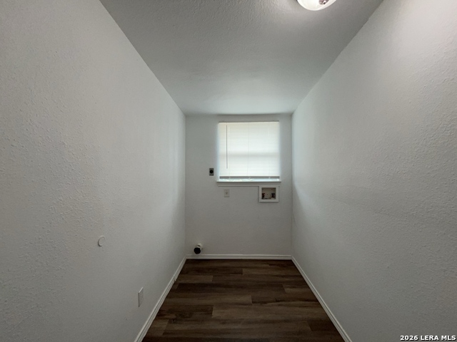 Image 27 of 39 For 1142 Villaret Blvd W