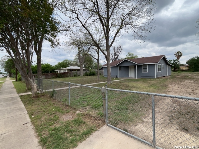 Image 36 of 39 For 1142 Villaret Blvd W