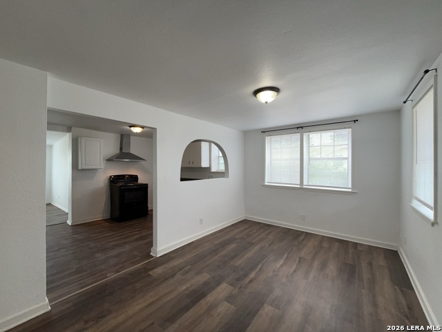 Image 7 of 39 For 1142 Villaret Blvd W