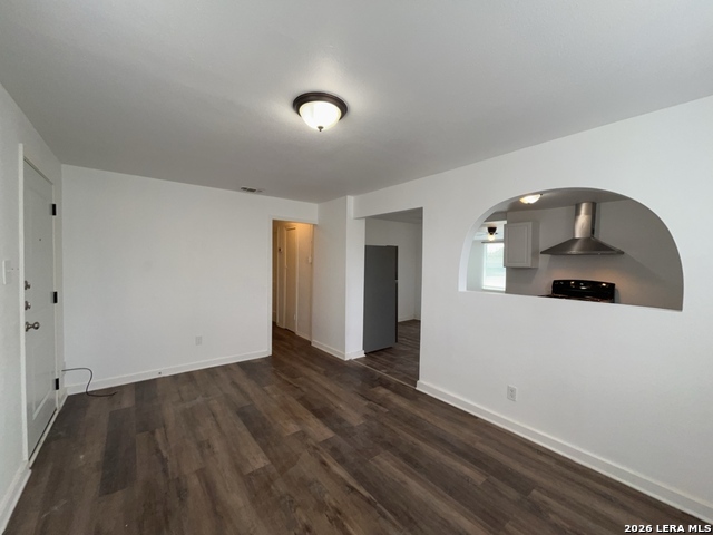 Image 8 of 39 For 1142 Villaret Blvd W