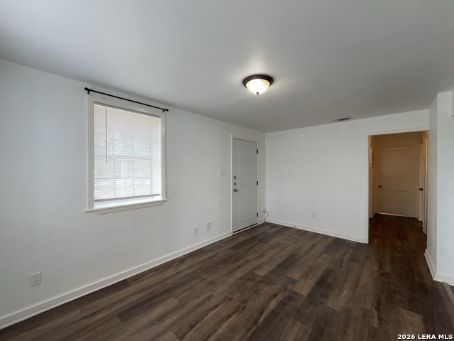 Image 9 of 39 For 1142 Villaret Blvd W