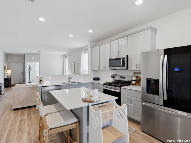 Listing photo id 5 for 198 Orange  