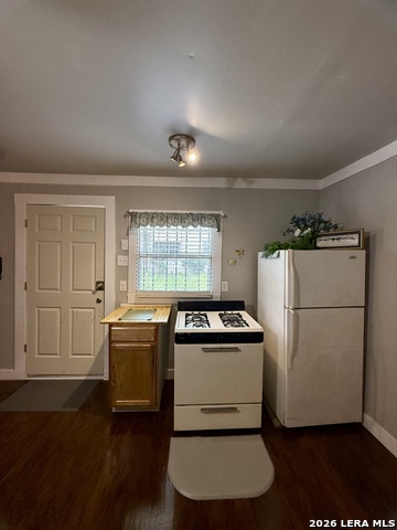 Image 9 of 15 For 810 Haggin St.