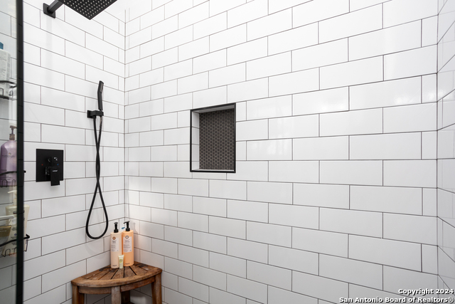 Image 30 of 48 For 23 Waring Rd