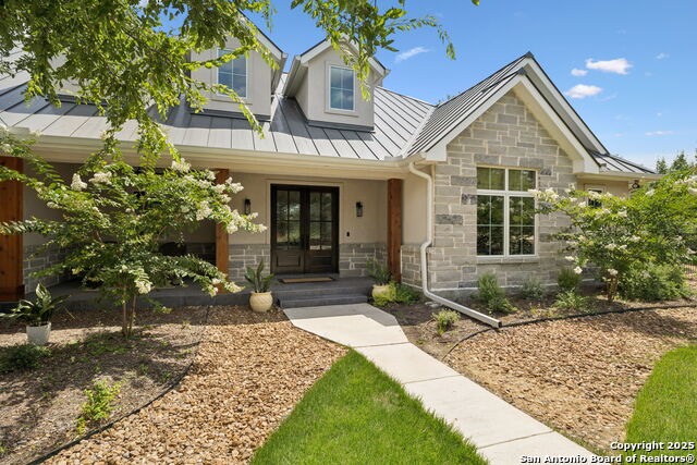 Listing photo id 1 for 929 Coolabah