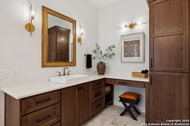 Listing photo id 34 for 929 Coolabah