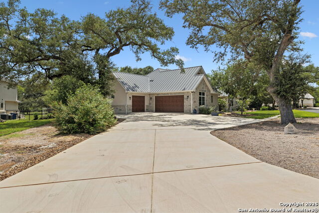 Listing photo id 53 for 929 Coolabah