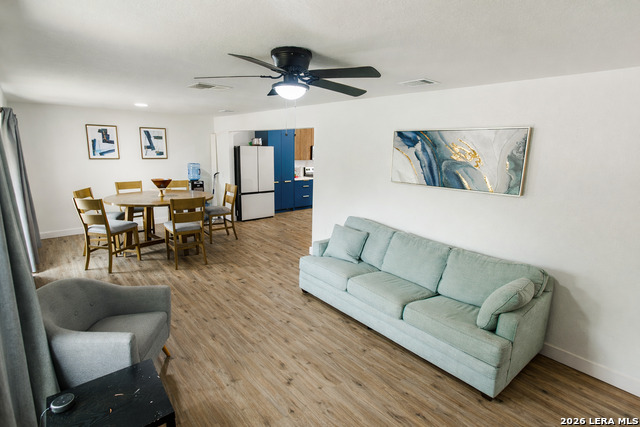 Image 11 of 22 For 5819 Pineway St