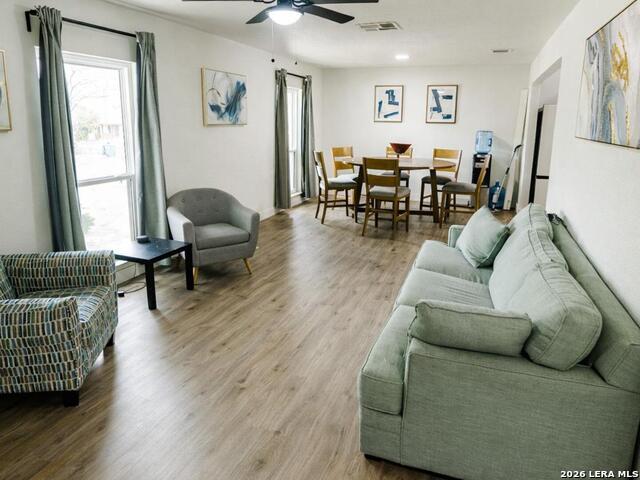 Image 12 of 22 For 5819 Pineway St