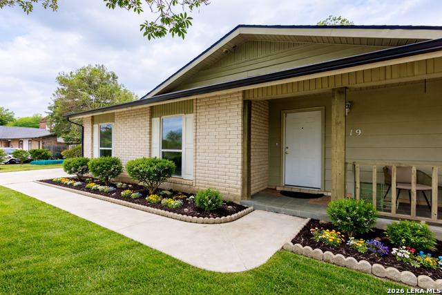 Image 3 of 22 For 5819 Pineway St