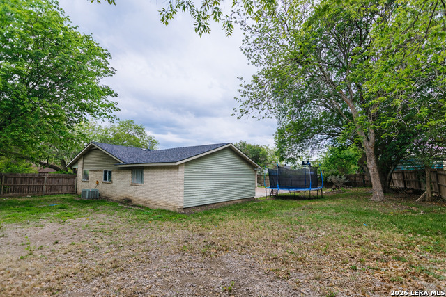 Image 4 of 22 For 5819 Pineway St