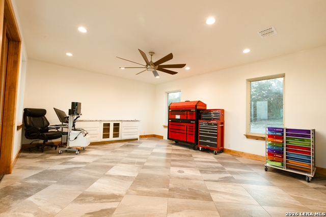 Image 23 of 29 For 525 Windmill Dr